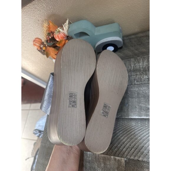 Women’s Blowfish Silver Sandals Size 8.5 - Picture 4 of 4